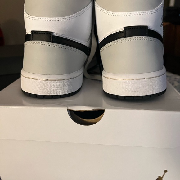 Jordan 1 Mid Light Smoke Grey for Women Size 12W - Picture 5 of 8
